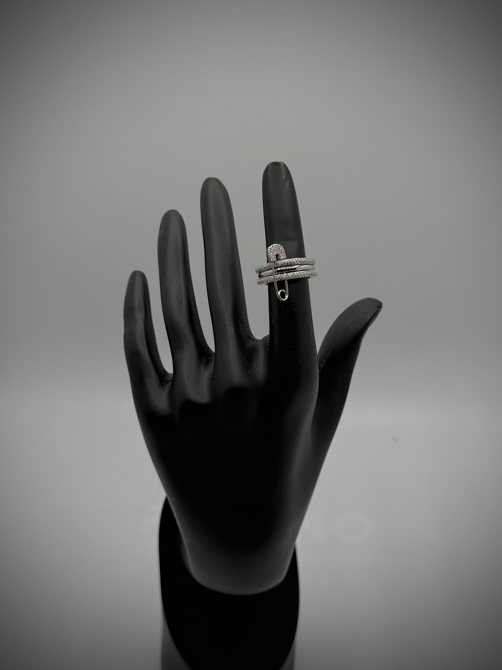 Ring mit Nadeldetail